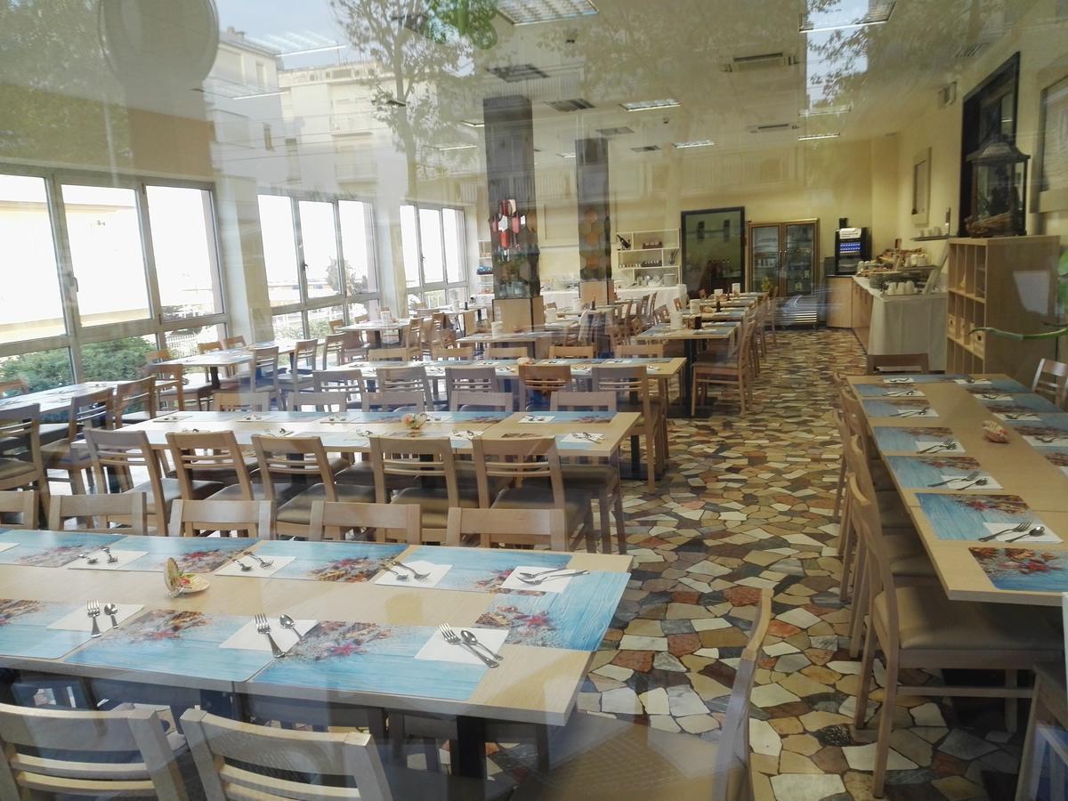Hotel Sombrero Rimini Kültér fotó
