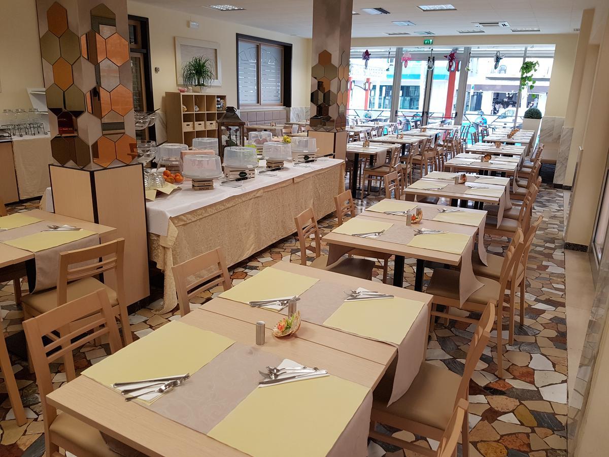 Hotel Sombrero Rimini Kültér fotó
