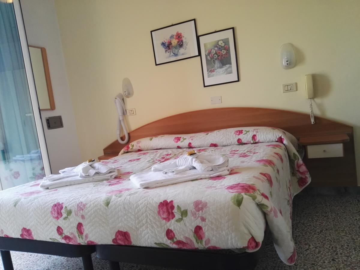 Hotel Sombrero Rimini Kültér fotó