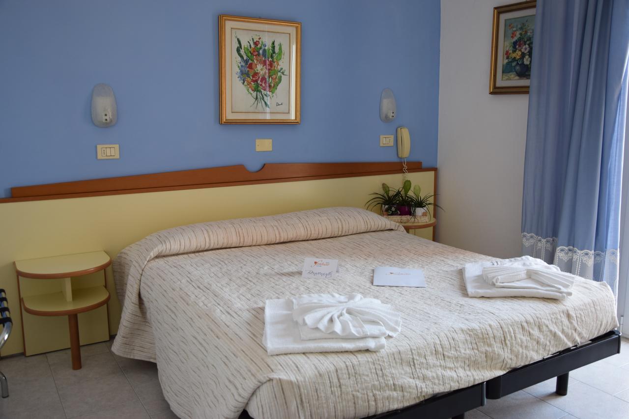 Hotel Sombrero Rimini Kültér fotó